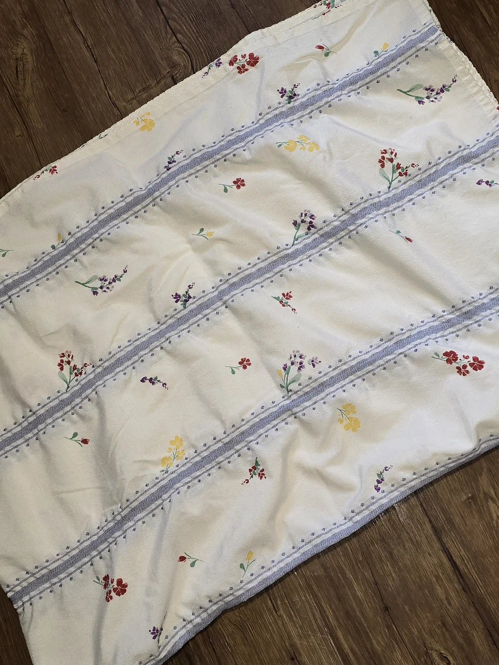Pioneer Woman 77x57 Rectangle Farmhouse Tablecloth - Dainty Cottagecore Kitchen